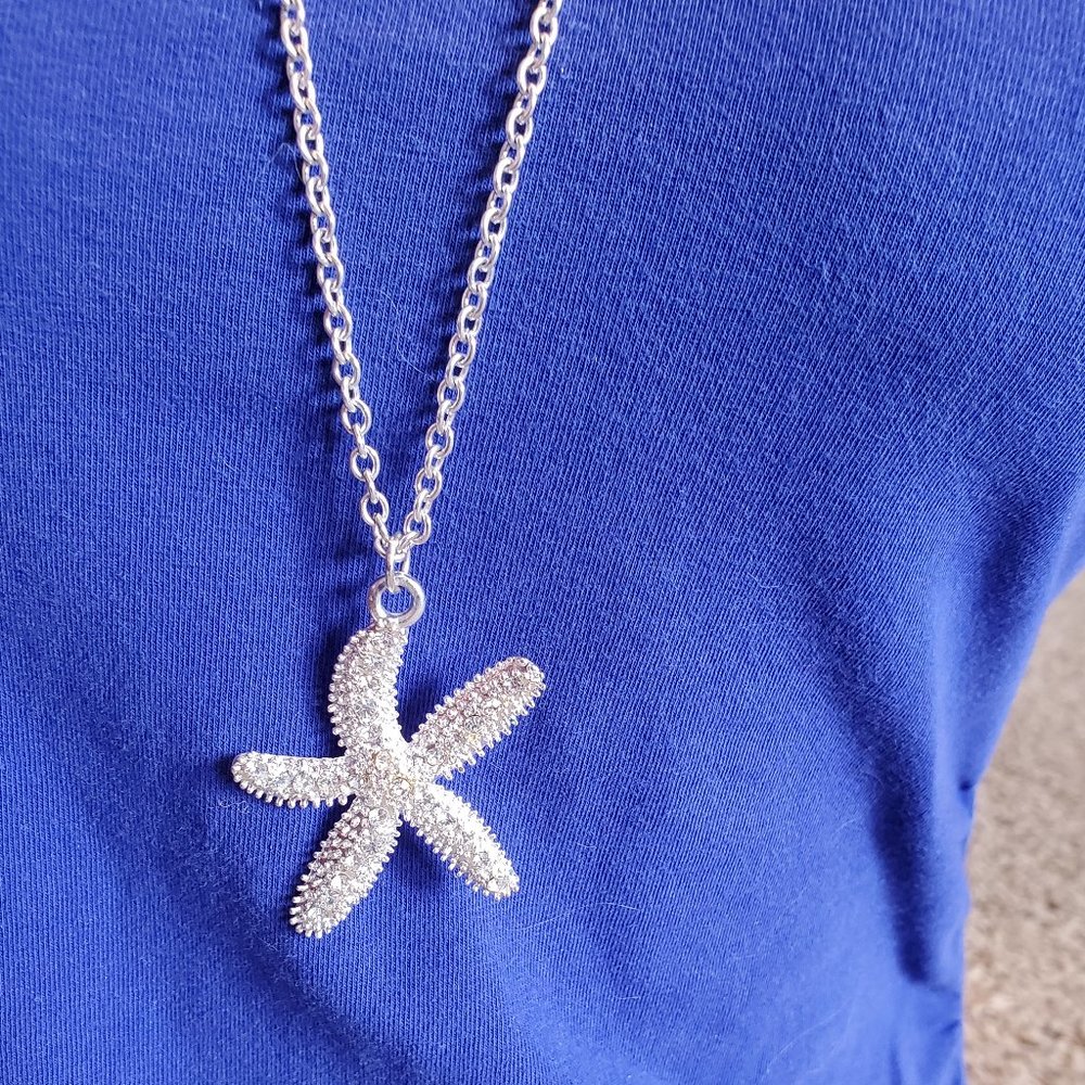 30" Silver Tone Rhinestone Starfish Pendant Necklace Coastal Them Fashion Style